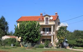 Apartments With A Parking Space Basanija, Umag - 7149